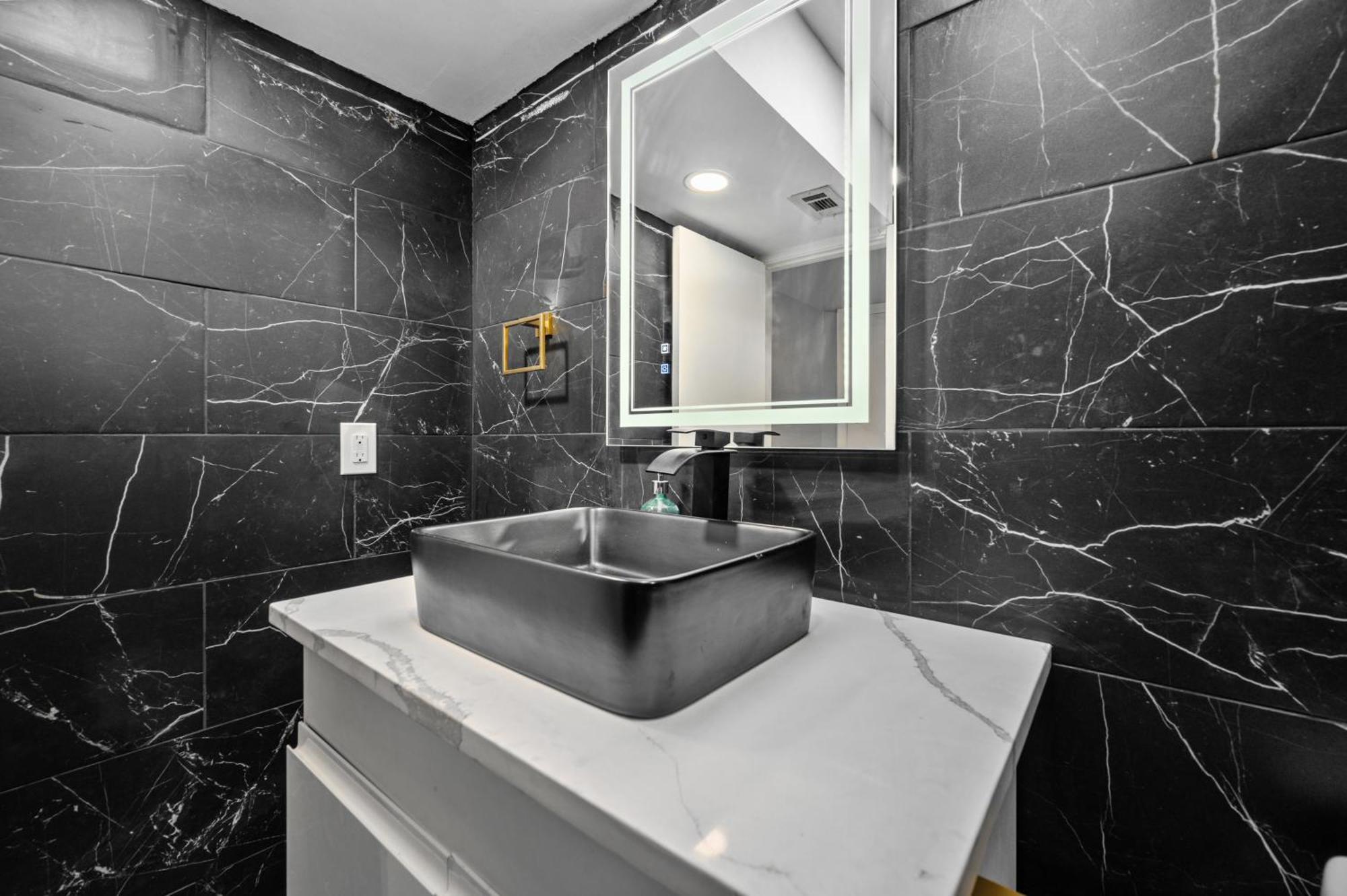 Appartamento Bright & Airy Apt Close To Everything With Free Park Houston Esterno foto